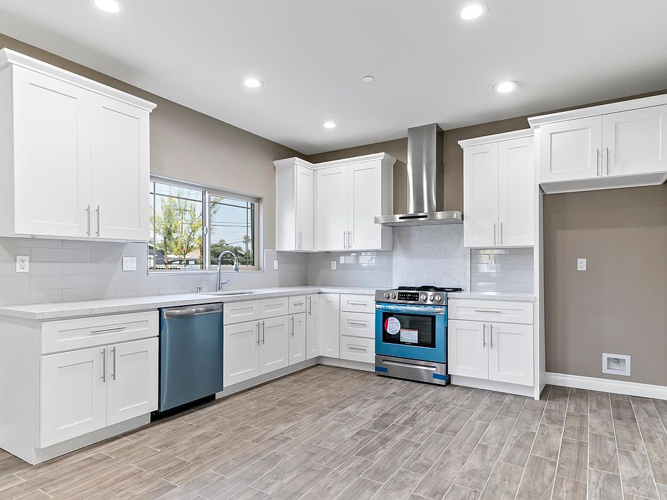EVERYTHING IS BRAND NEW- PATIO PEFECT FOR ENTERTAINING