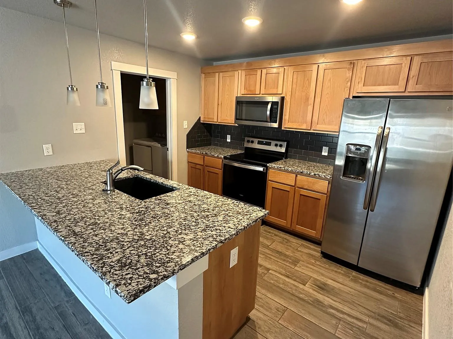 3 bed, 2.0 bath, 1300 sqft, $1,600 — Photo 4