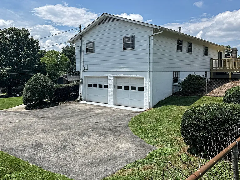 9521 Mobile Dr — Photo 57