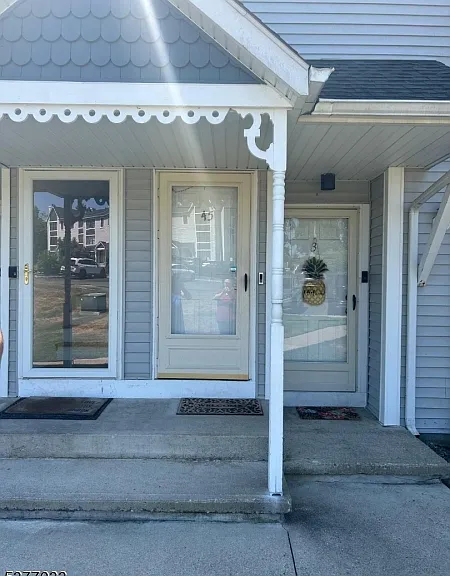 45 Burlington Ct — Photo 2