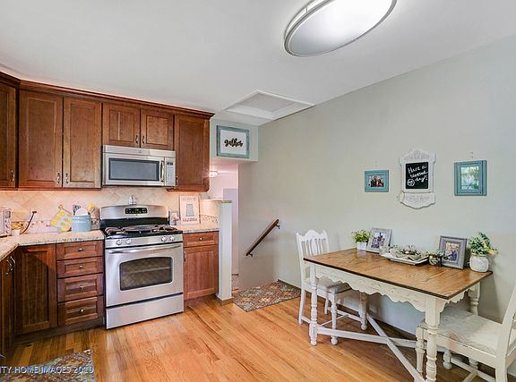 4th image of 546 Roosevelt Ct