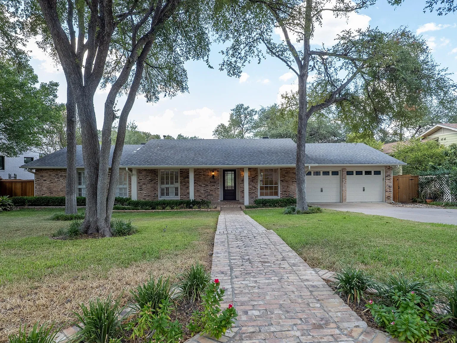 3 bed, 2.0 bath, 1870 sqft, $5,500 — Photo 3