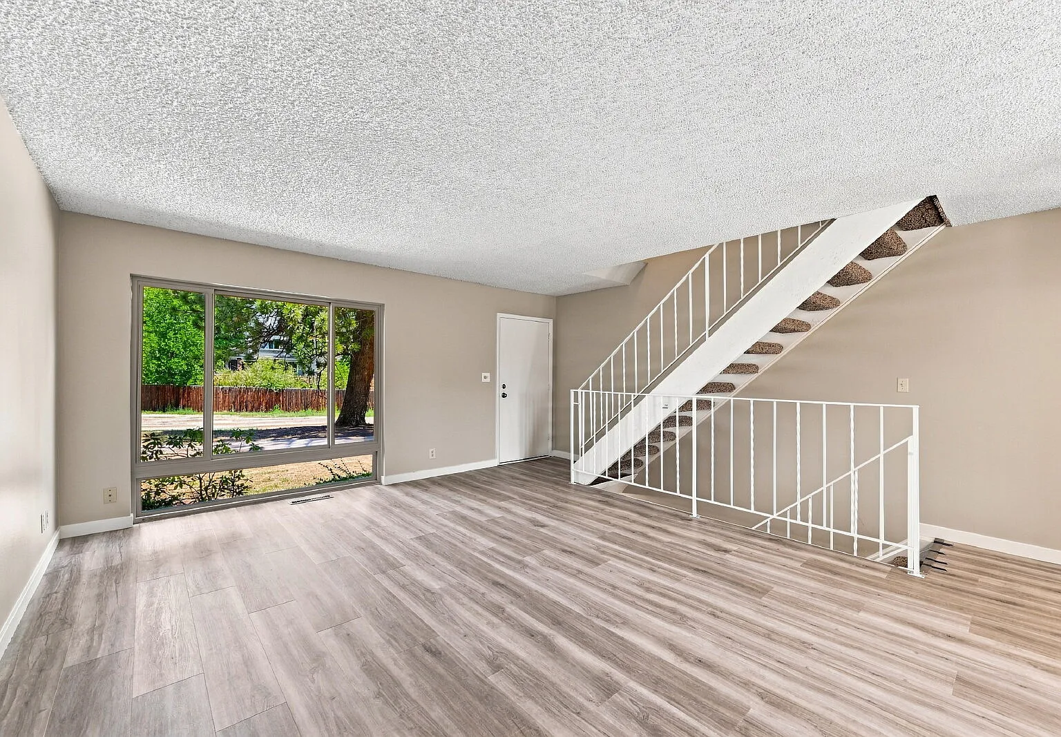 2 bed, 3.0 bath, 1926 sqft, $2,341 — Photo 4