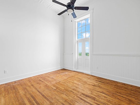 5th image of 900 Saint James St #403