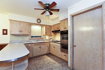 3rd image of 16366 Drexel Ave