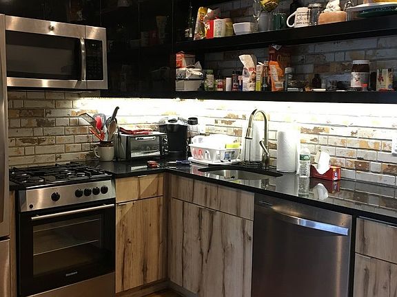 3rd image of 374 Kosciuszko St #2F