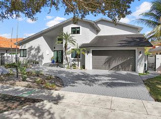 16905 NW 83rd Ct, Miami Lakes, FL 33016