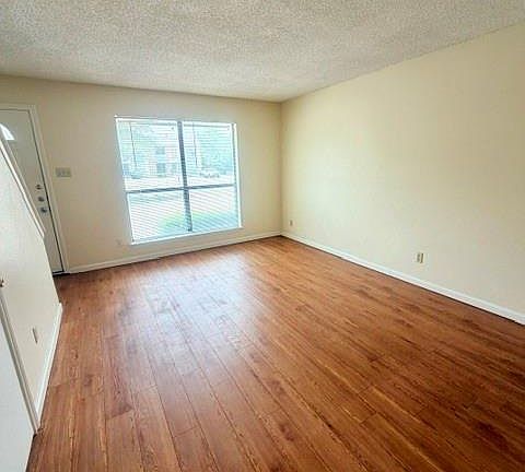 4th image of 3009 Whisper Oaks Ln APT F