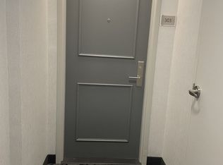25 Fairview Rd W UNIT 303, Mississauga, ON L5B 3Y8