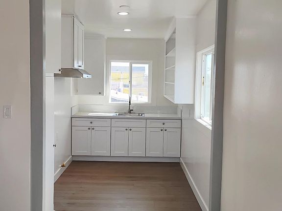 3rd image of 10333 California Ave APT C