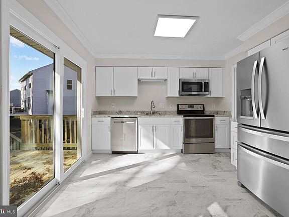 2nd image of 1009 Wythe Ct