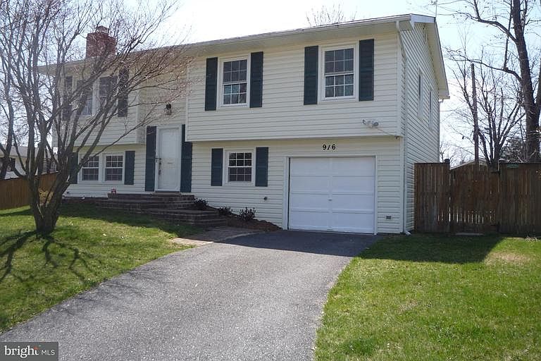 1st image of 916 Winterhaven Dr
