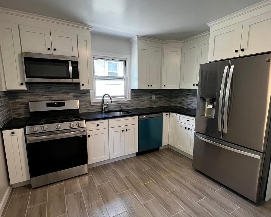 1st image of 15 Glover Ave Floor 2