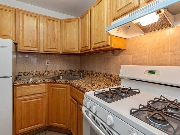 5th image of 6115 98th St APT 15L
