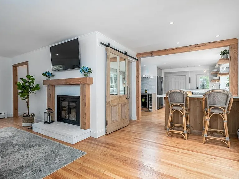 1st floor open concept kitchen/dining/living