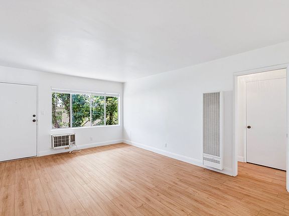 3rd image of 2356 Montrose Ave #6