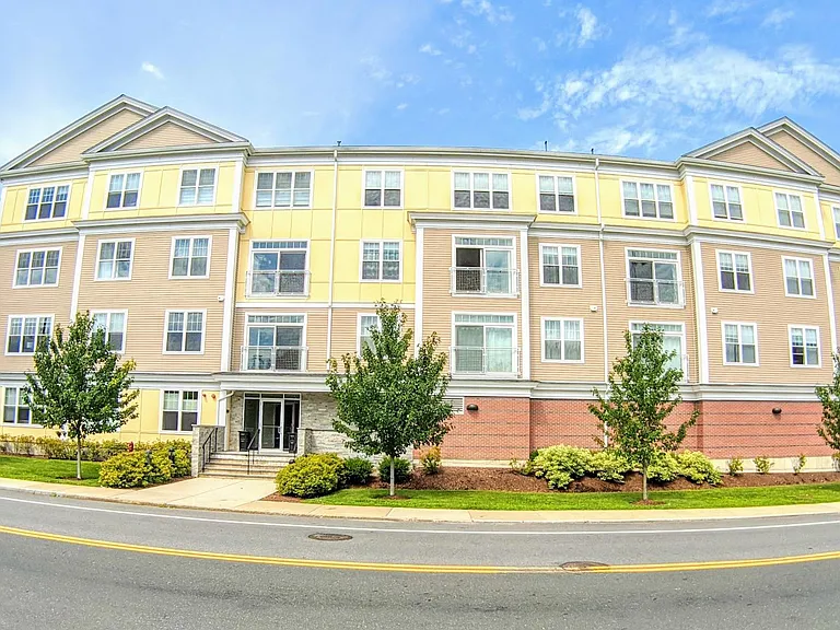 2016 new construction Condominium