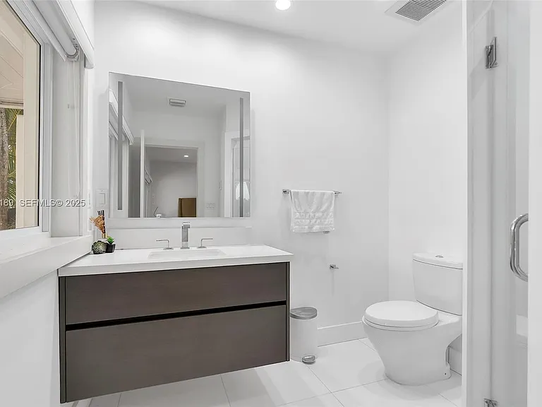 415 Rovino Ave — Photo 45