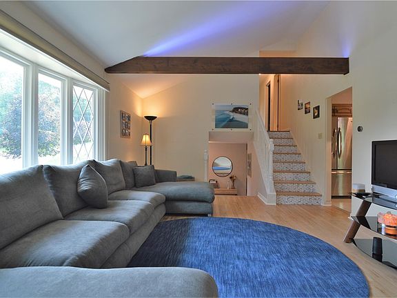 4th image of 5 Holly Dr
