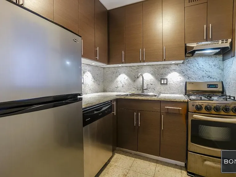 214 E 24th St #6M — Photo 3