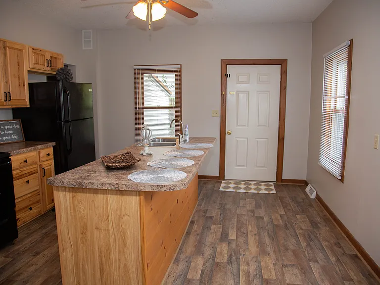 955 N Booth St — Photo 2