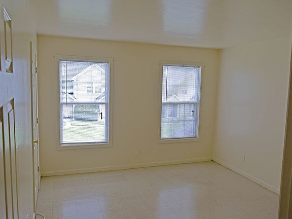 5th image of 215 Deerfield Ct