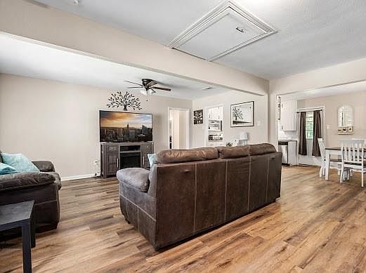 4th image of 706 Horseshoe Dr