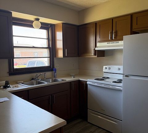 2nd image of 2933 W Roxbury St