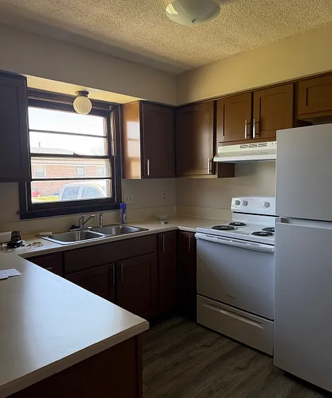 2933 W Roxbury St — Photo 2