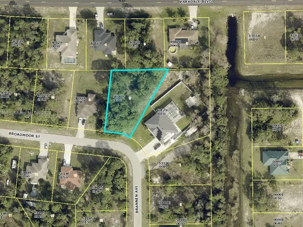 439 Broadmoor St, Lehigh Acres, FL 33974