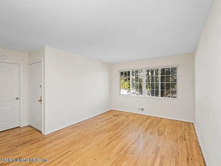 220 Ogorman Ave — Photo 3
