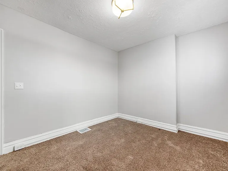 415 Mithoff St — Photo 19