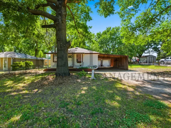 107 S Queen Ave, Maize, KS 67101