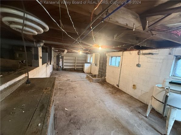 574 Church Hill Rd, Seth, WV 25181