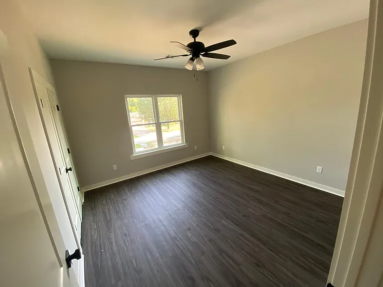 606 SW 3rd St #2 — Photo 17