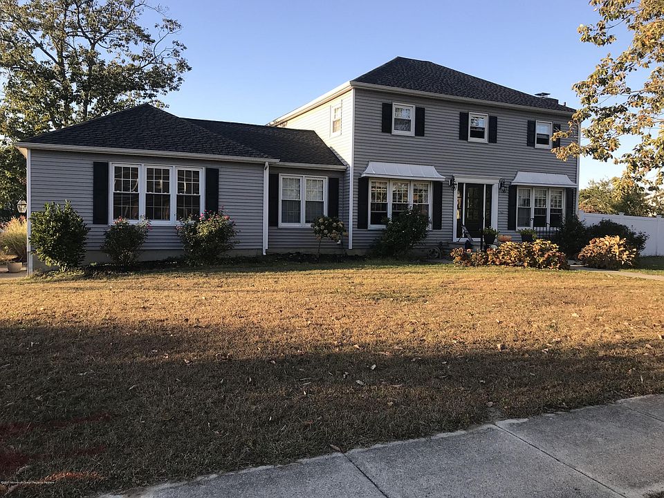 2nd image of 812 Gilmores Island Rd