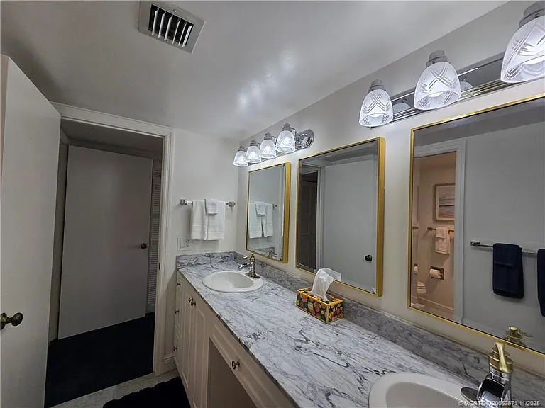 316 NE Edgewater Dr — Photo 23
