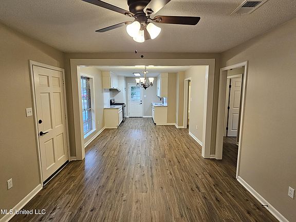 5th image of 123 Skylane Dr