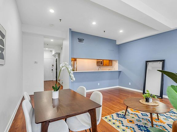 3rd image of 227 Christopher Columbus Dr APT 415B