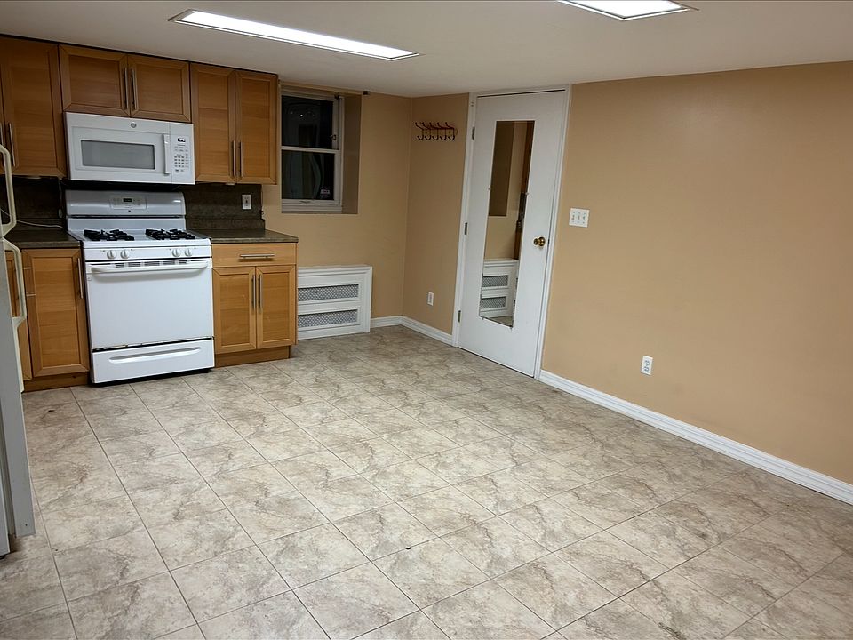 1st image of 2662 Batchelder St Floor 1