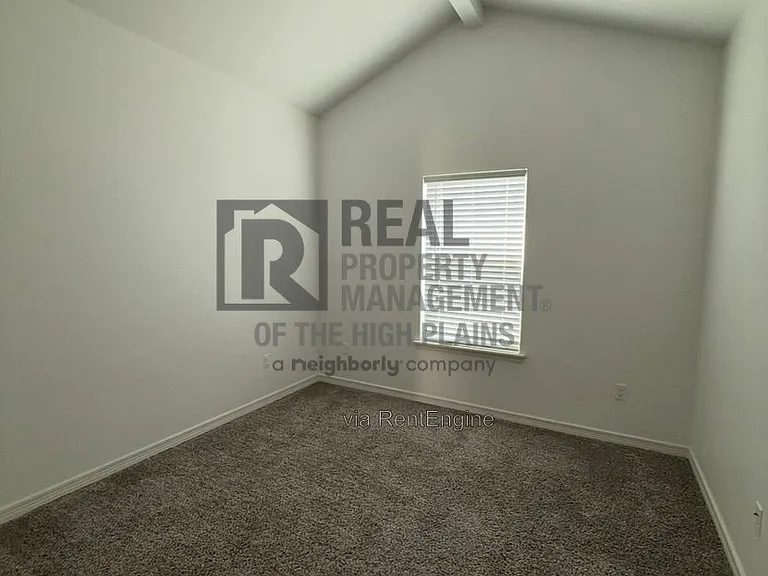 2109 Freedom Dr — Photo 12