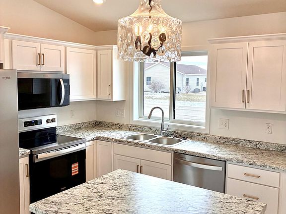 5th image of 911 3rd St