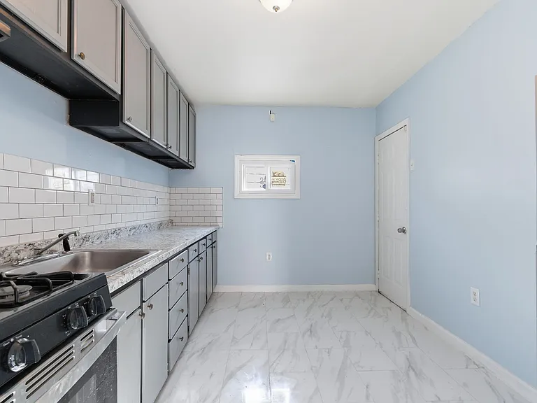 2236 W Firth St — Photo 6