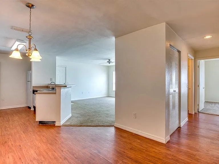 Spinnaker Reach Apartments — Photo 12