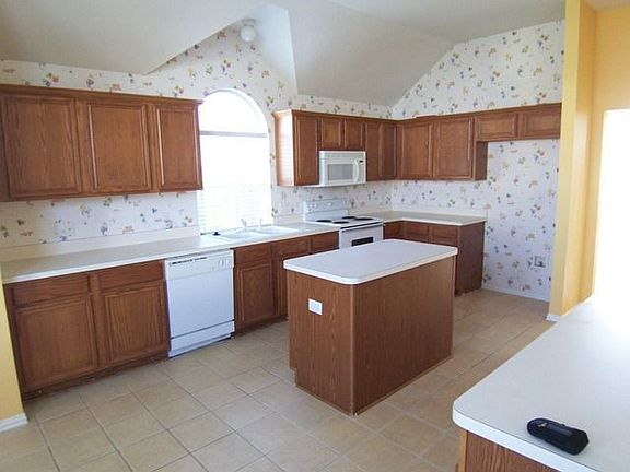 4th image of 417 Watertown Ln