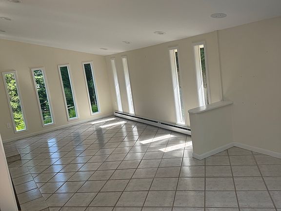 4th image of 14 Long Lots Rd