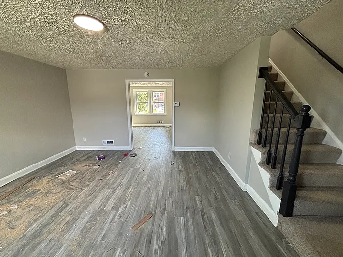 3 bed, 2.0 bath, $2,500 — Photo 2