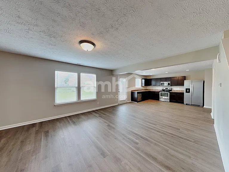 1127 Fiesta Dr — Photo 4