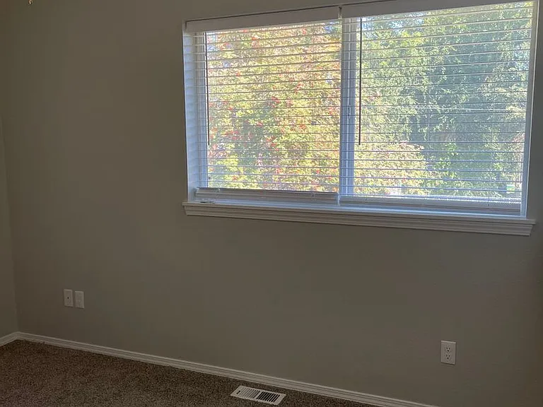 519 E Florida Ave — Photo 8