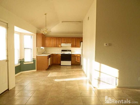 3rd image of 3306 Christie Dr